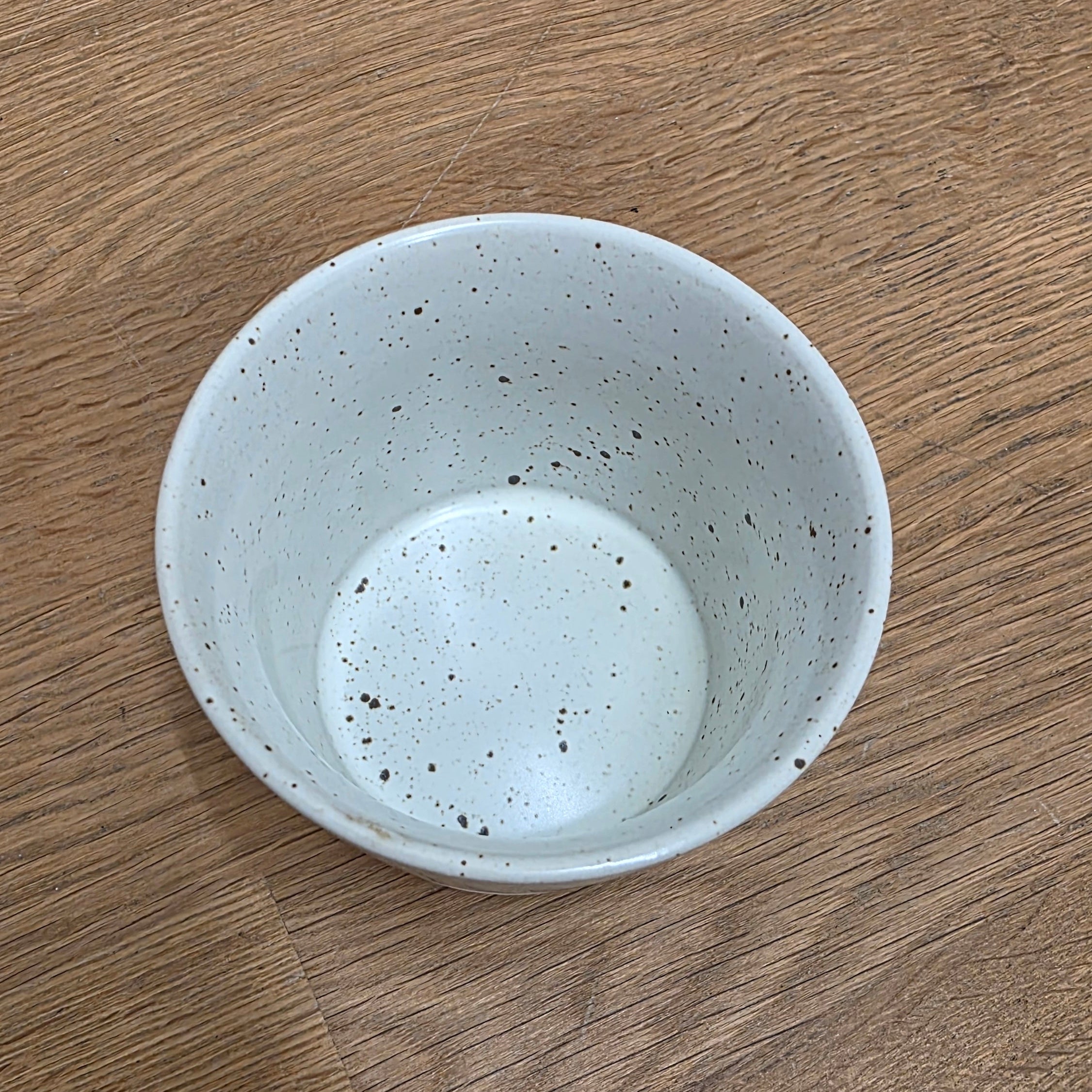 Formschlichte Kaffeetasse in creme farbend