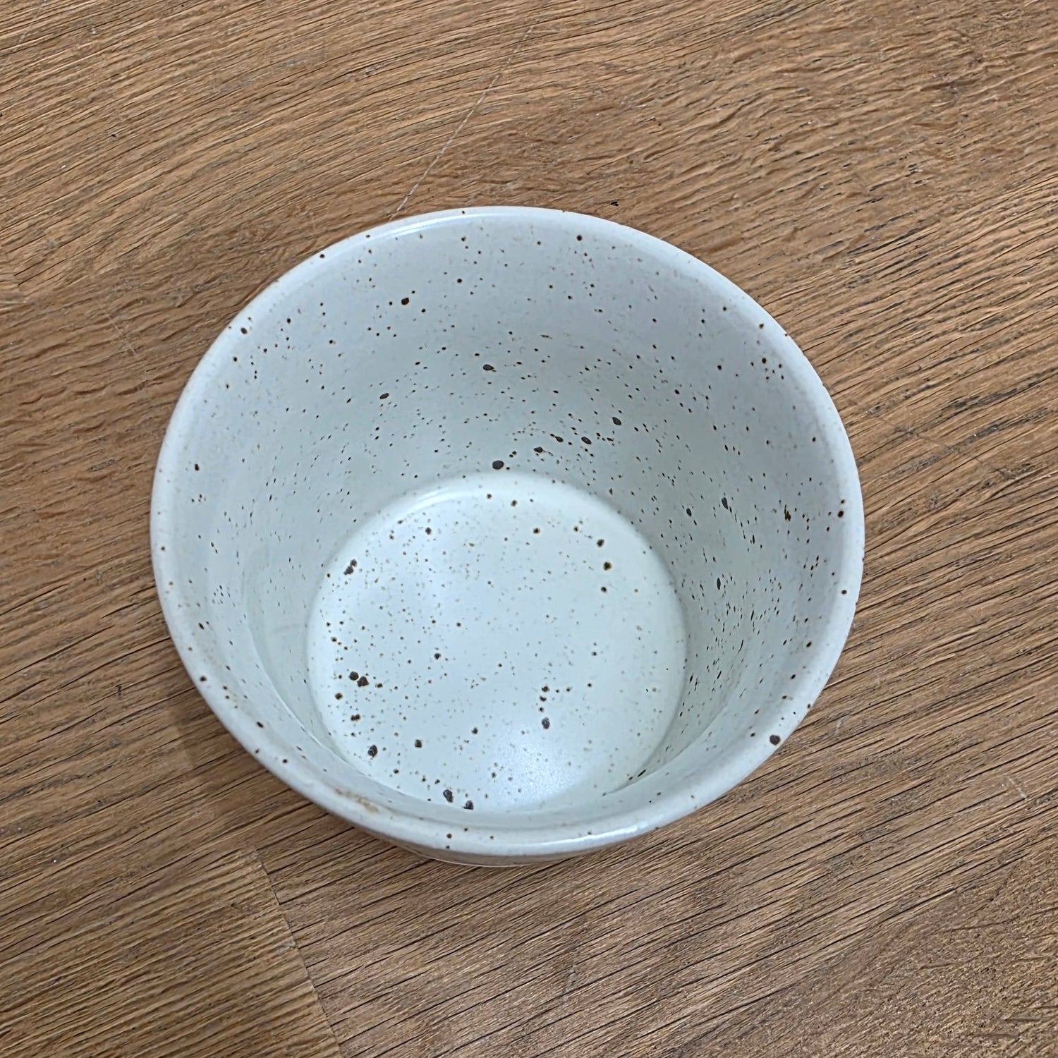 Formschlichte Kaffeetasse in creme farbend