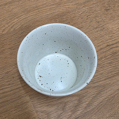 Formschlichte Kaffeetasse in creme farbend