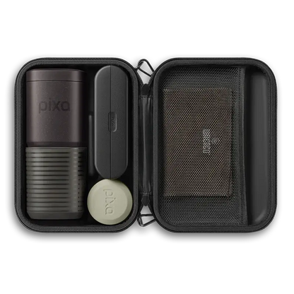 Wacaco Pixapresso Transport Case für Akku Espressomaschine, offen mit Reinigungstuch, Filterkorb mit Deckel, Kapsel Box für 8 Kapseln, Espressomaschine im Travel Kit nicht enthalten 